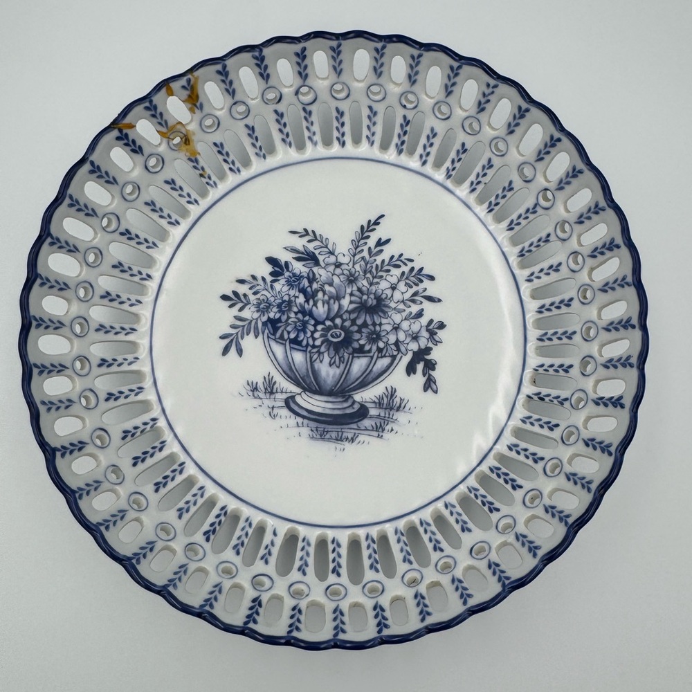 Antique Blue White Reticulated Porcelain Bowl‎ Floral Center 9"